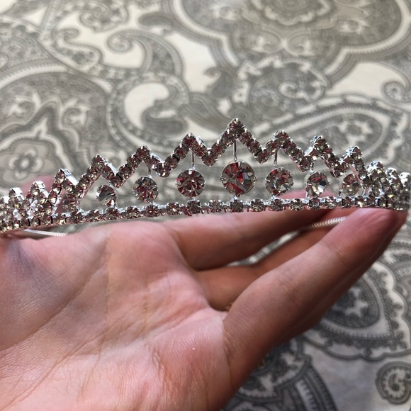 ⬇️ Rhinestone tiara - Picture 1 of 6